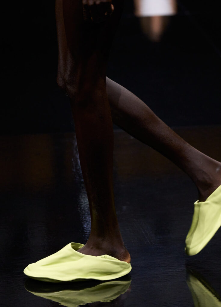 Issey Miyake : le drapé encore humide devenu moule 135 ISSEY MIYAKE SS27 Peu Formula 01 Salvatore Dragone GoRunway 1