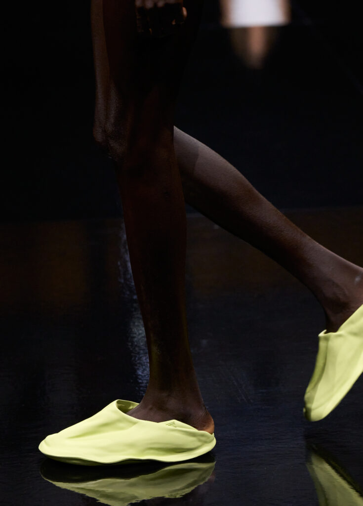 Issey Miyake : le drapé encore humide devenu moule 133 ISSEY MIYAKE SS27 Peu Formula 01 Salvatore Dragone GoRunway