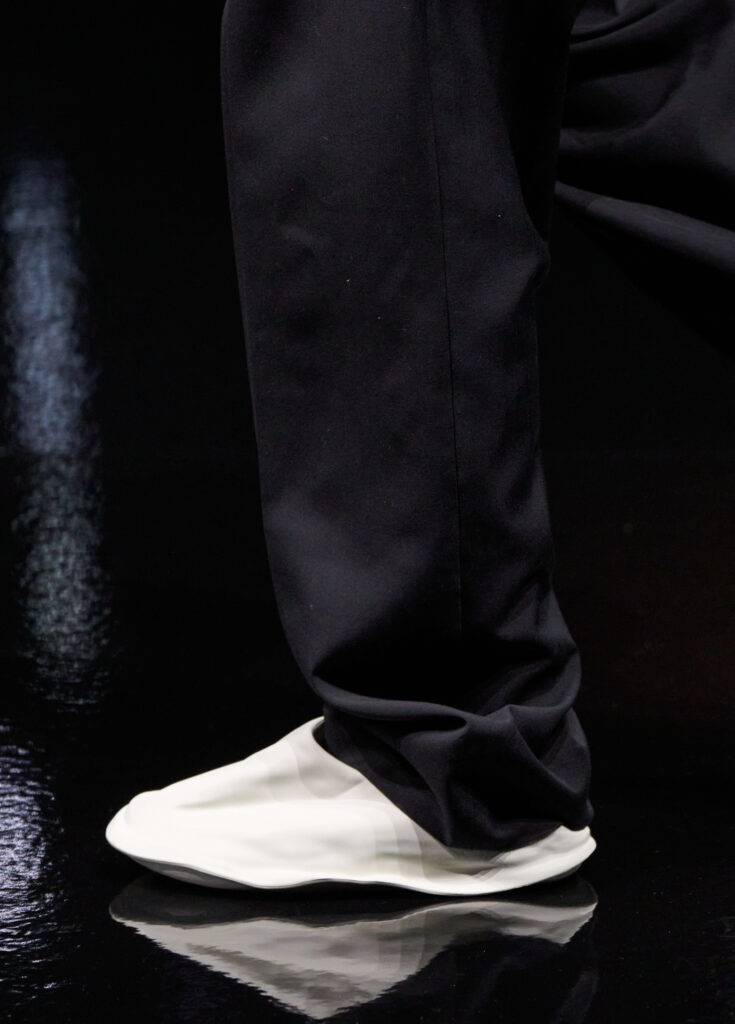 Issey Miyake : le drapé encore humide devenu moule 134 ISSEY MIYAKE SS27 Peu Formula 02 Salvatore Dragone GoRunway