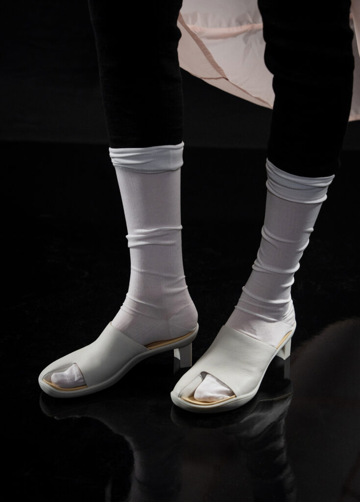 Issey Miyake : le drapé encore humide devenu moule 143 ISSEY MIYAKE SS27 Peu Lift 08 Filippo Fortis Go Runway