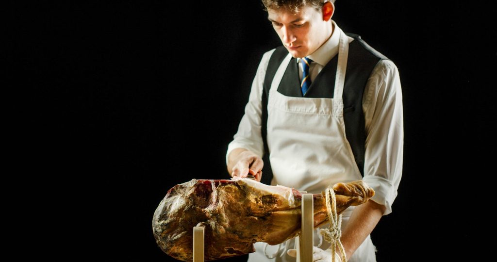 Ducasse-Baccarat accueille la maison Duler pour un dîner unique le 19 novembre 33 Louis Duler decoupe meilleur jambon