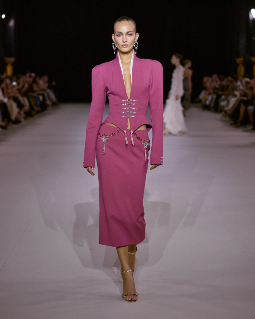 Jeux de contrastes dans la collection Georges Hobeika Printemps-Été 2027 29 Maison Georges Hobeika RTW SS27 look37.jpg