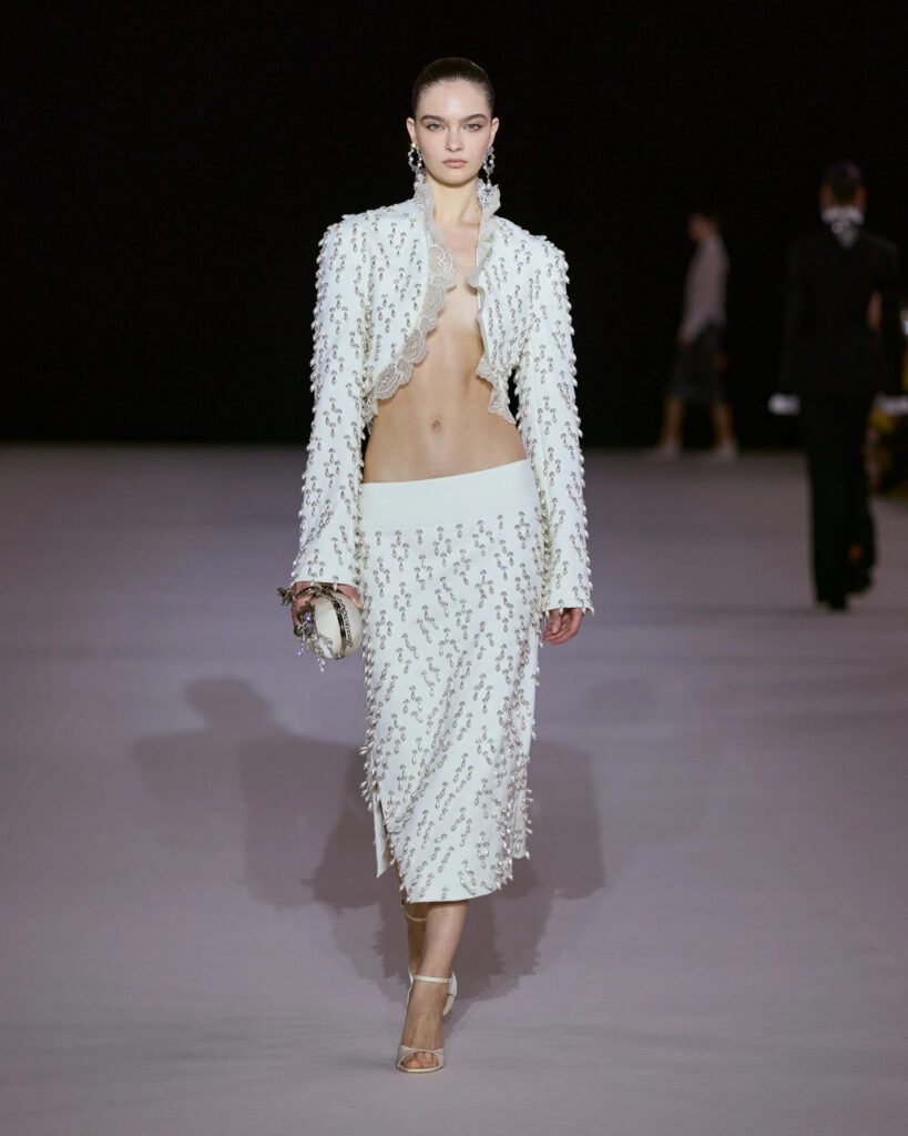 Jeux de contrastes dans la collection Georges Hobeika Printemps-Été 2027 31 Maison Georges Hobeika RTW SS27 look4.jpg