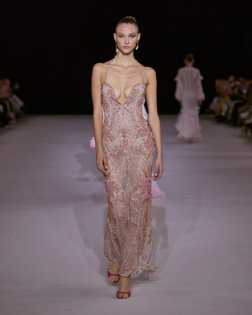 Jeux de contrastes dans la collection Georges Hobeika Printemps-Été 2027 32 Maison Georges Hobeika RTW SS27 look43.jpg