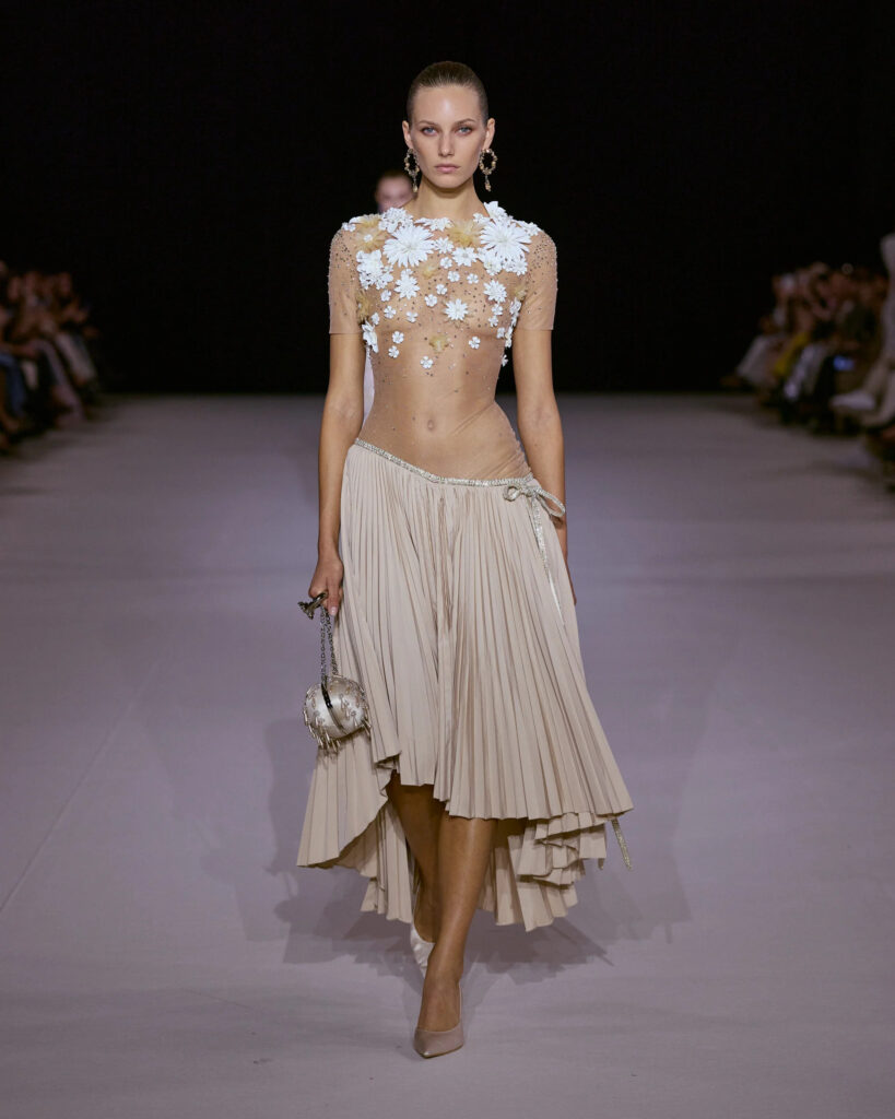 Jeux de contrastes dans la collection Georges Hobeika Printemps-Été 2027 34 Maison Georges Hobeika RTW SS27 look61.jpg