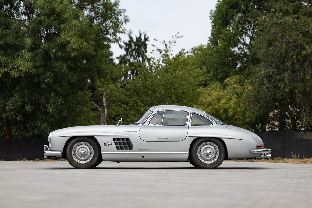 Artcurial : une Carrera GT à 7 300 km ouvre Automobiles sur les Champs 43 Mercedes 300 SL Flugel 3