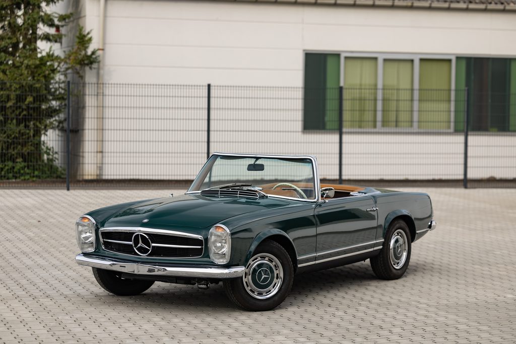 Artcurial : une Carrera GT à 7 300 km ouvre Automobiles sur les Champs 44 Mercedes Benz 280 SL Pagode 1