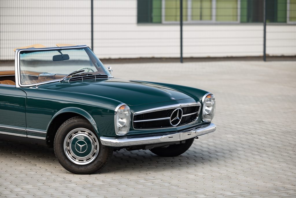 Artcurial : une Carrera GT à 7 300 km ouvre Automobiles sur les Champs 45 Mercedes Benz 280 SL Pagode 60
