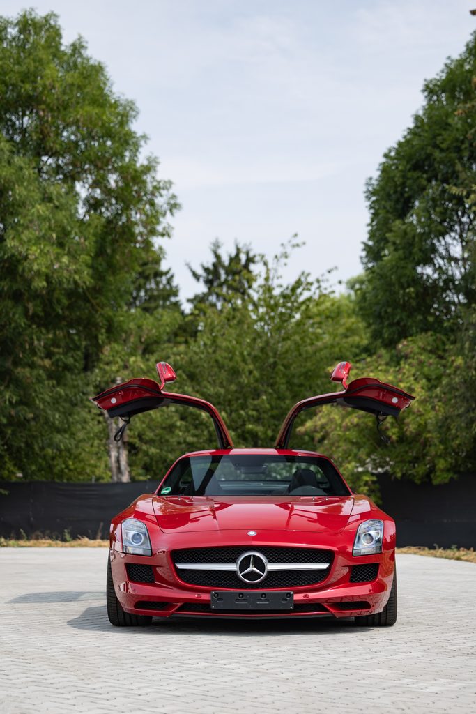Artcurial : une Carrera GT à 7 300 km ouvre Automobiles sur les Champs 47 Mercedes Benz SLS AMG 2