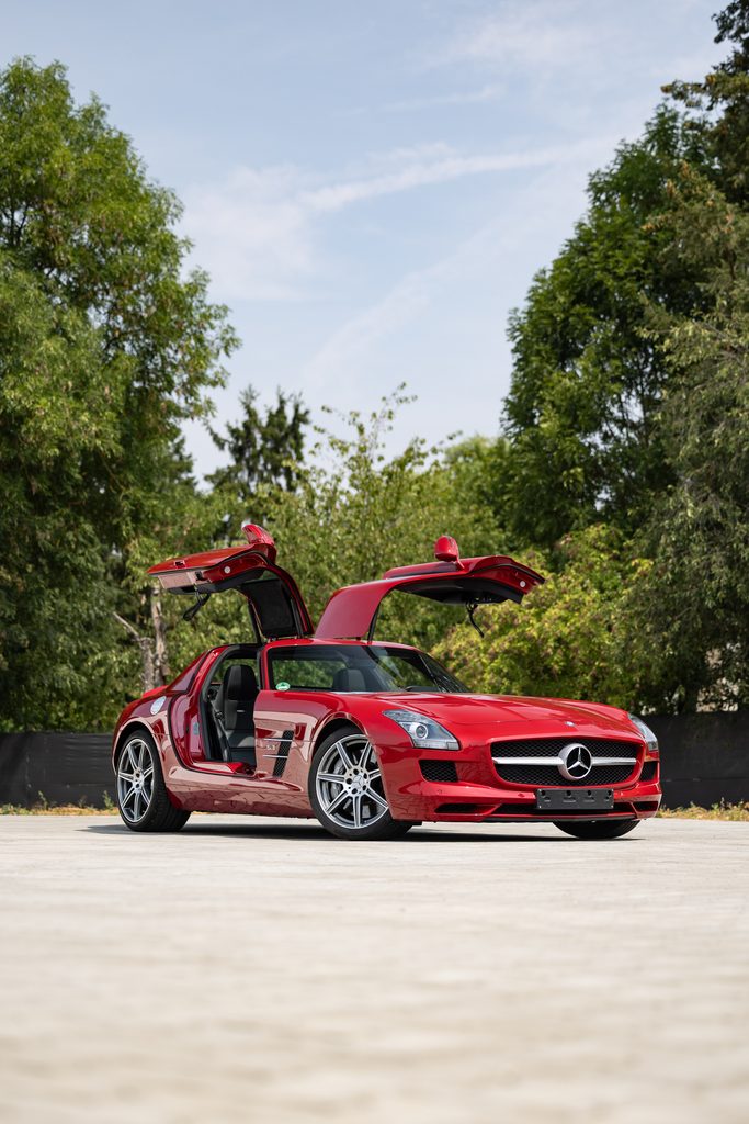 Artcurial : une Carrera GT à 7 300 km ouvre Automobiles sur les Champs 48 Mercedes Benz SLS AMG 79