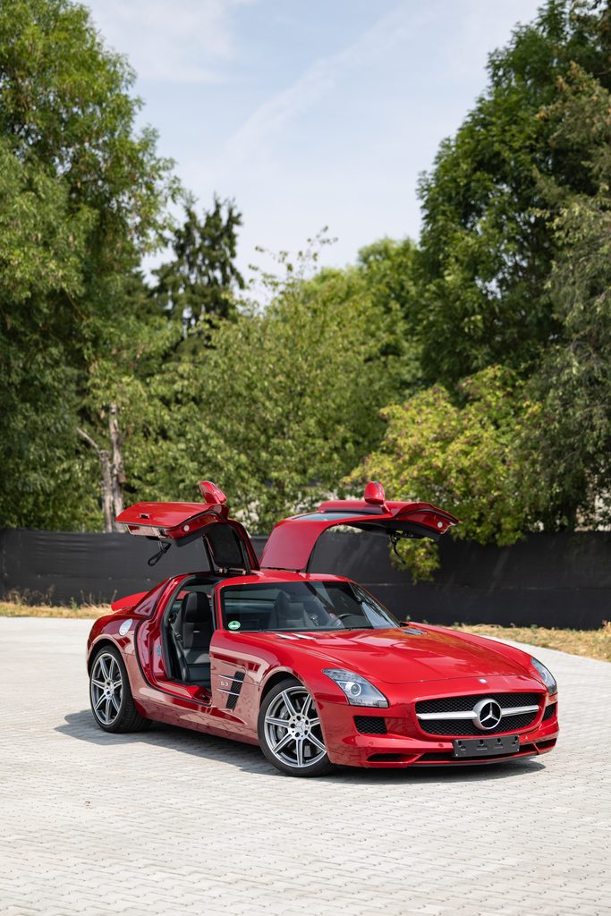 Artcurial : une Carrera GT à 7 300 km ouvre Automobiles sur les Champs 49 Mercedes Benz SLS AMG 95