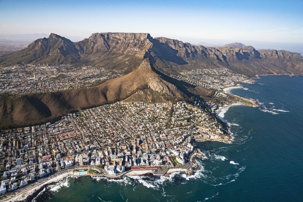 Le Cap, puis Shamwari : l'itinéraire City & Safari de Kerzner 35 OO CapeTown Exterior Heli Wide 0988 MASTER