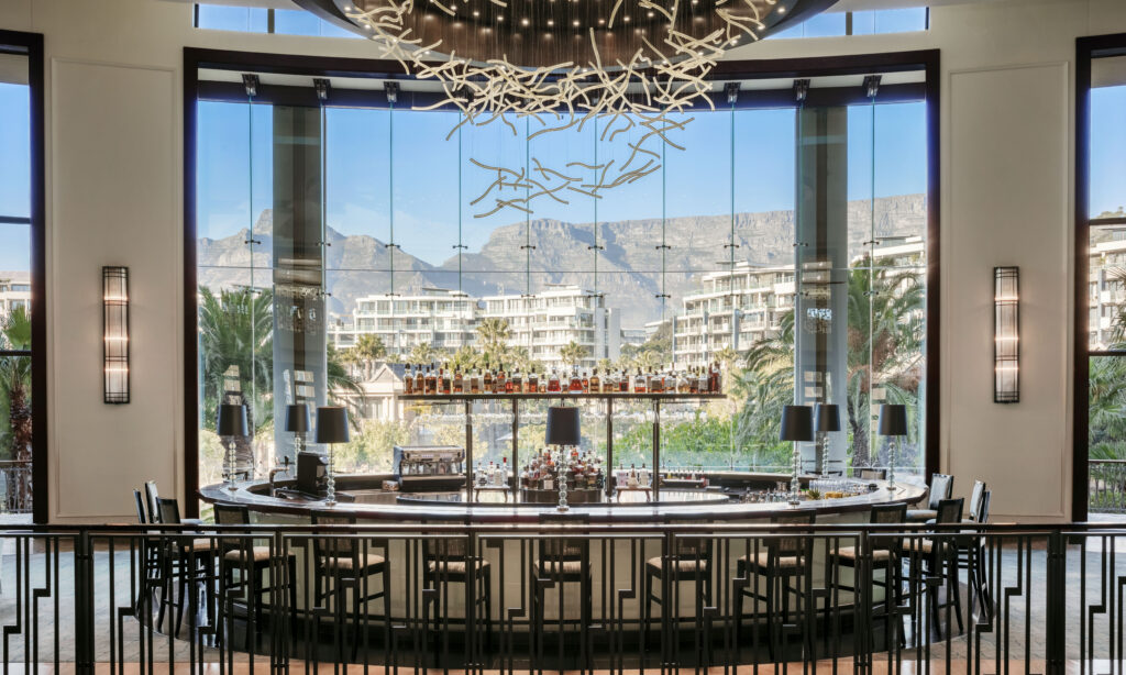 Le Cap, puis Shamwari : l'itinéraire City & Safari de Kerzner 32 OO CapeTown FB Vista Bar Table Mountain View 1913 HDR MASTER