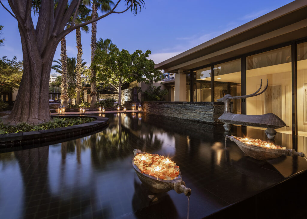 Le Cap, puis Shamwari : l'itinéraire City & Safari de Kerzner 33 OO CapeTown Wellness Spa Outdoor Courtyard Wide 1615 LS MASTER 1