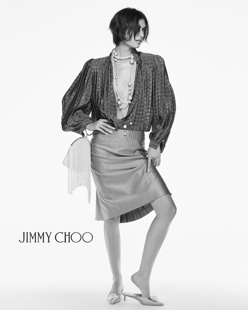 Pour ses trente ans, Jimmy Choo mise sur une perle en résine 29 PEARL CAPSULE 26 L2 RAINDROPS INES MULE 35 4x5