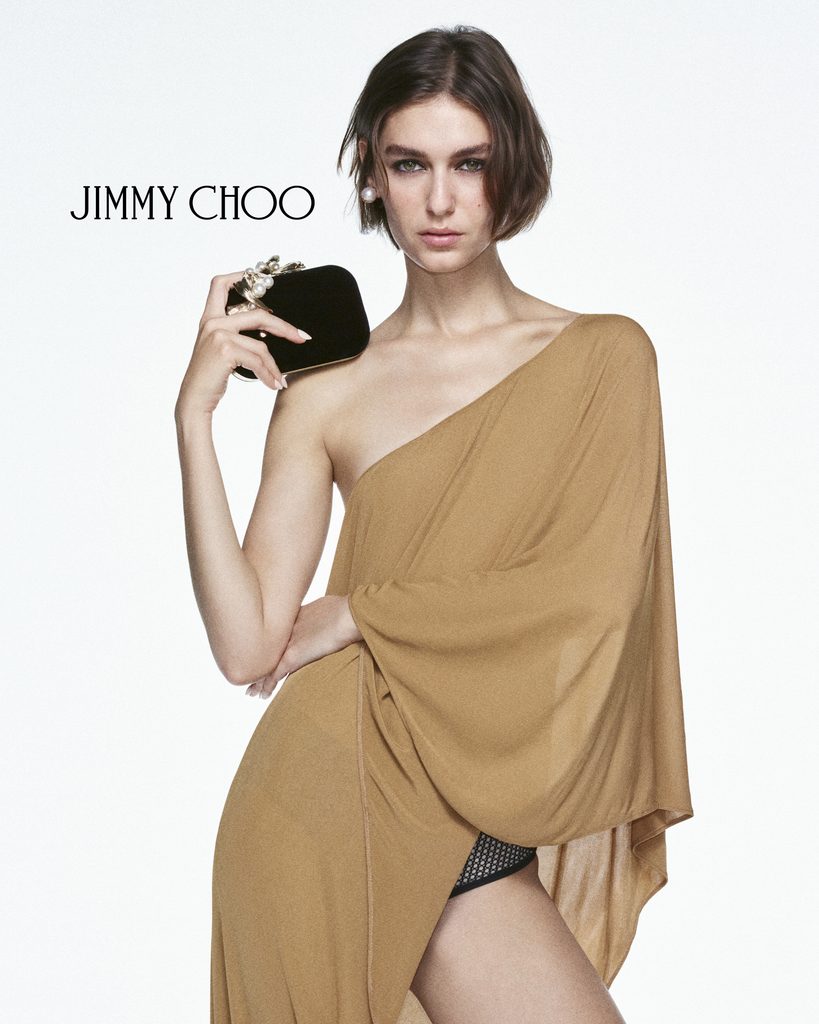 Pour ses trente ans, Jimmy Choo mise sur une perle en résine 31 PEARL CAPSULE 26 L3 CLOUD 4x5