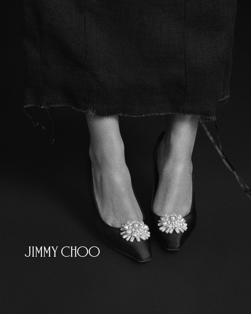 Pour ses trente ans, Jimmy Choo mise sur une perle en résine 35 PEARL CAPSULE 26 L4 INES PUMP 85 A 4x5