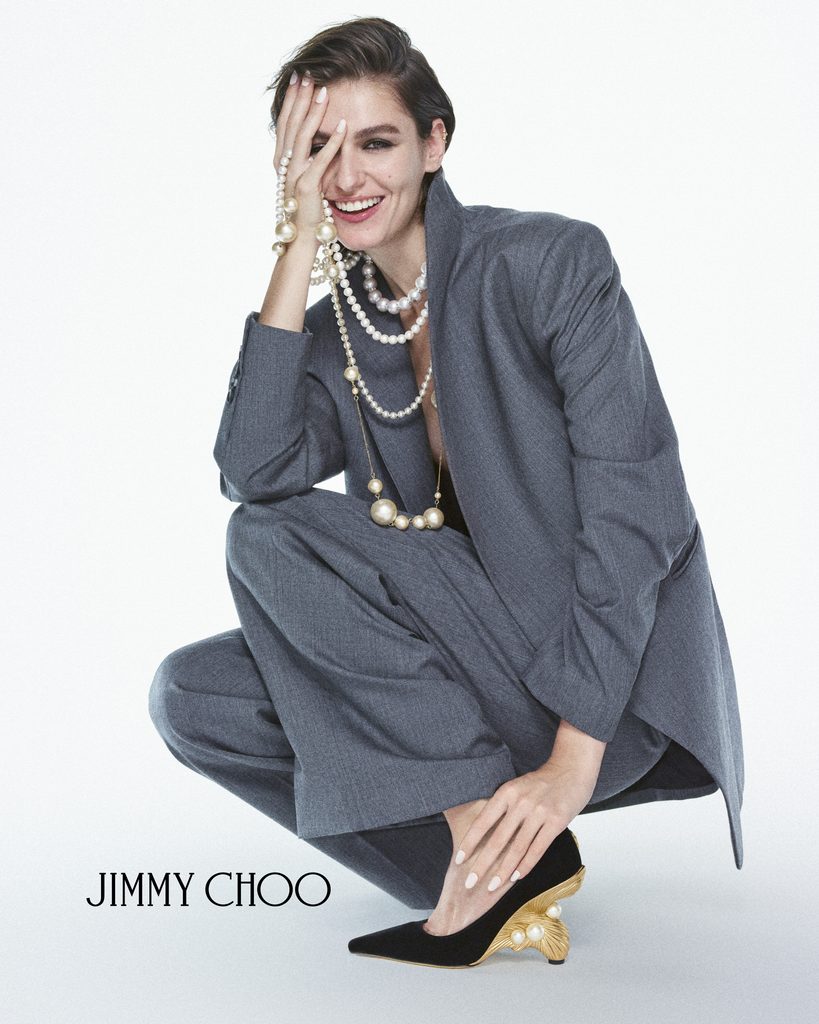 Pour ses trente ans, Jimmy Choo mise sur une perle en résine 39 PEARL CAPSULE 26 L5 ITHICA 95 A 4x5