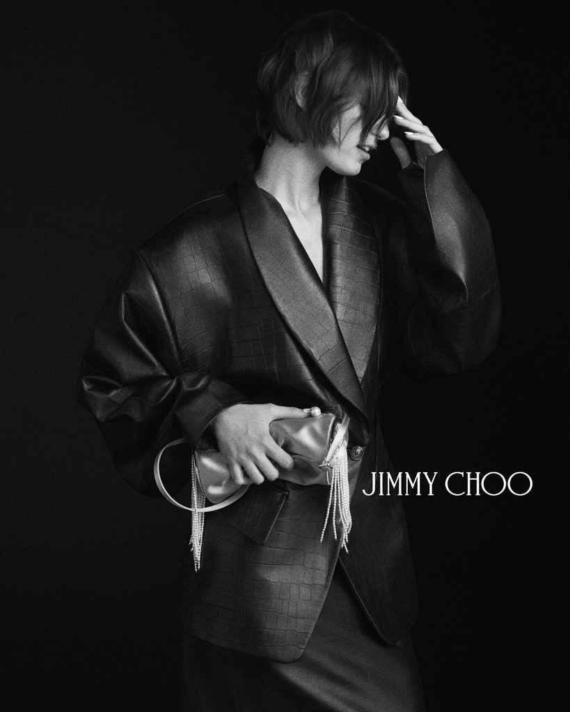 Pour ses trente ans, Jimmy Choo mise sur une perle en résine 41 PEARL CAPSULE 26 L5 TUBE BAG MINI 4x5