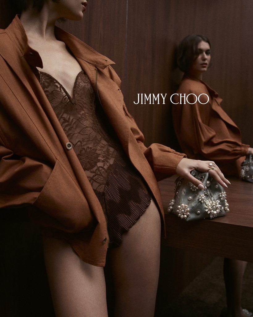 Pour ses trente ans, Jimmy Choo mise sur une perle en résine 42 PEARL CAPSULE 26 L6 BON BON A 4x5