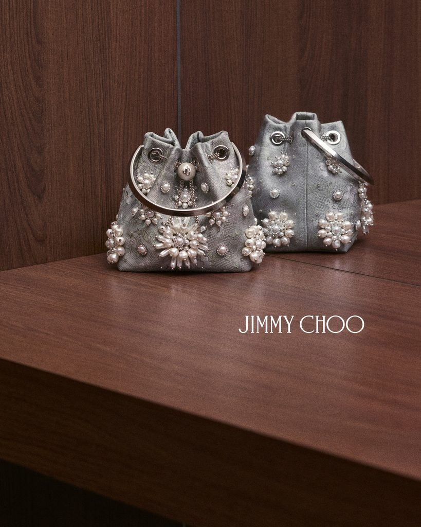 Pour ses trente ans, Jimmy Choo mise sur une perle en résine 43 PEARL CAPSULE 26 L6 BON BON B 4x5
