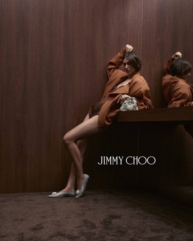 Pour ses trente ans, Jimmy Choo mise sur une perle en résine 45 PEARL CAPSULE 26 L6 INES FLAT BON BON B 4x5