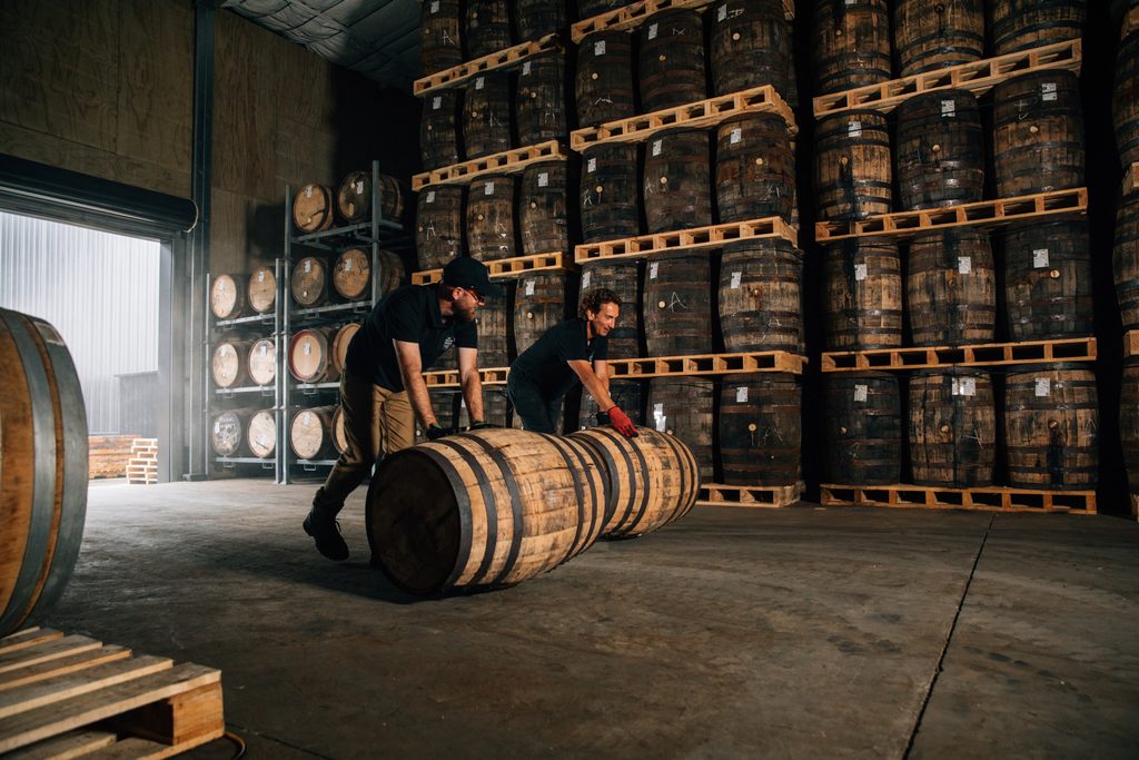 Pōkeno, seule distillerie néo-zélandaise à revendiquer son propre tonnelier, arrive en France 30 Pokeno 24 1