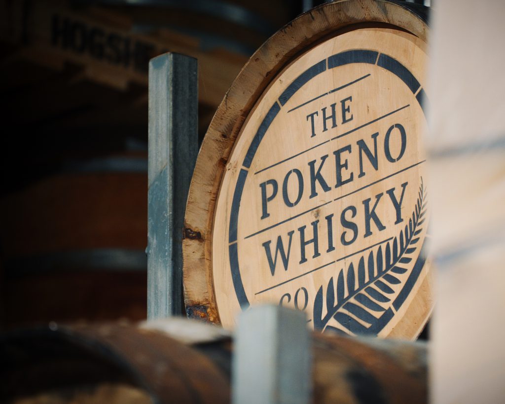 Pōkeno, seule distillerie néo-zélandaise à revendiquer son propre tonnelier, arrive en France 25 Pokeno totara cask on rack