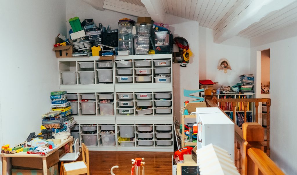Fée du Tri : on vide le dressing avant de le ranger 30 Salle de jeux AV