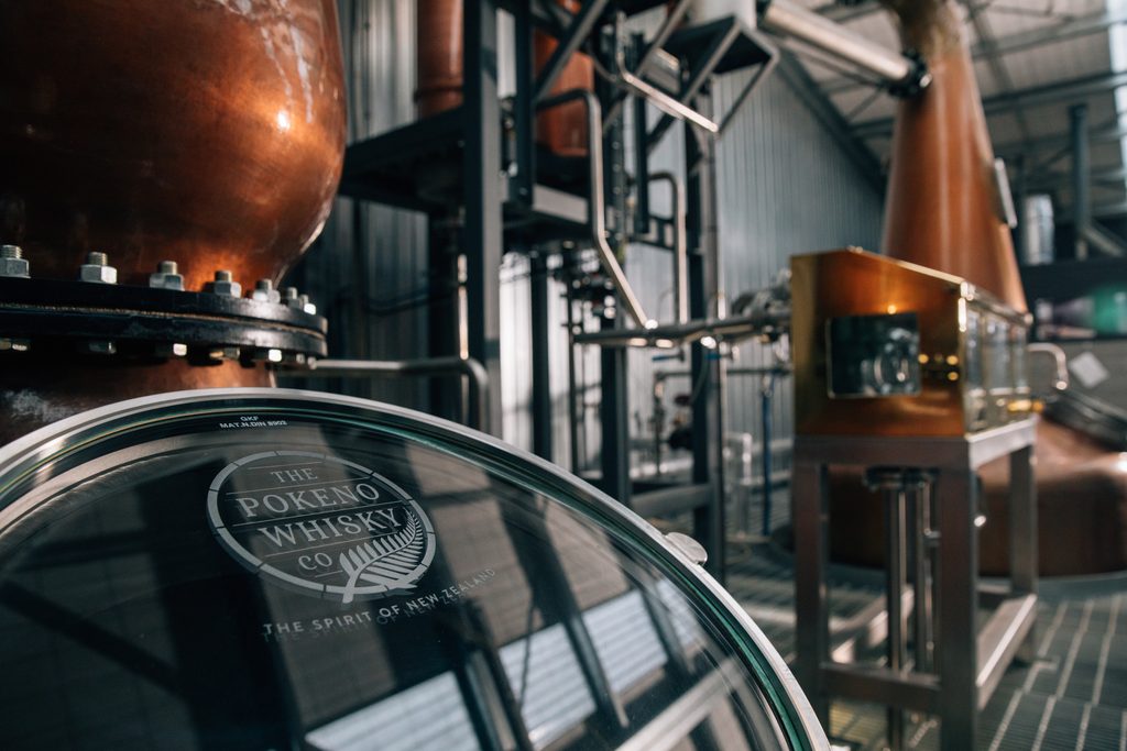 Pōkeno, seule distillerie néo-zélandaise à revendiquer son propre tonnelier, arrive en France 31 Stills