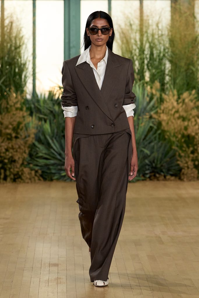 Proenza Schouler printemps-été 2027 : Rachel Scott dessine une garde-robe mobile 56 TWP S27 Look 031 2x3