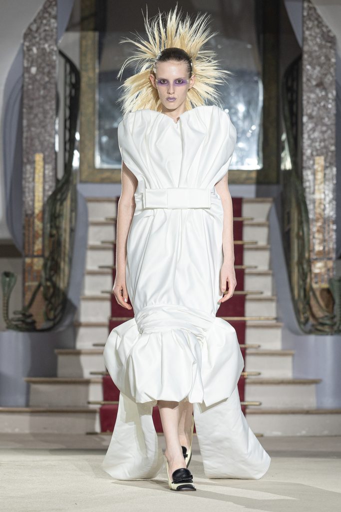 Vaquera joue la grande maison : quand l'uniforme rencontre le boudoir 28 Vaquera ss27 runway press look004