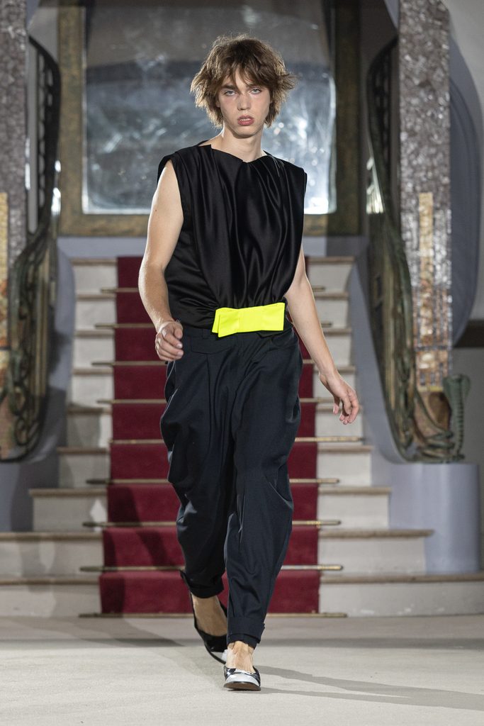 Vaquera joue la grande maison : quand l'uniforme rencontre le boudoir 55 Vaquera ss27 runway press look031