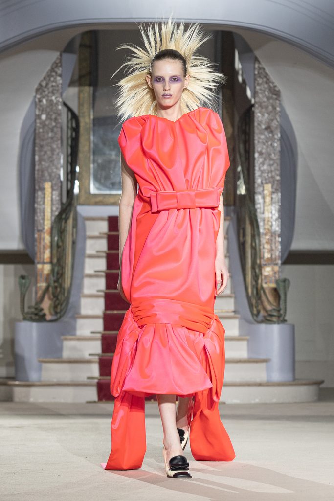 Vaquera joue la grande maison : quand l'uniforme rencontre le boudoir 62 Vaquera ss27 runway press look038