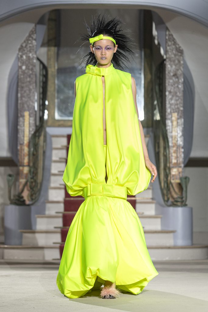 Vaquera joue la grande maison : quand l'uniforme rencontre le boudoir 63 Vaquera ss27 runway press look039