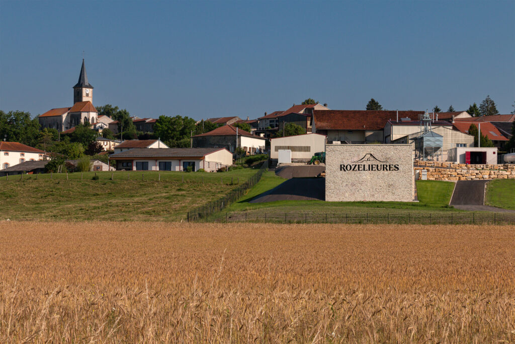 À Rozelieures, un whisky se distille aussi dans les sols volcaniques de Lorraine 82 Vue Village Chai