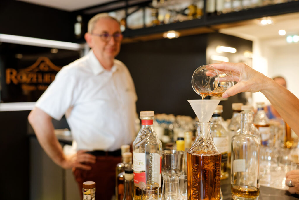À Rozelieures, un whisky se distille aussi dans les sols volcaniques de Lorraine 44 atelier assemblage Vincent Damarin 18