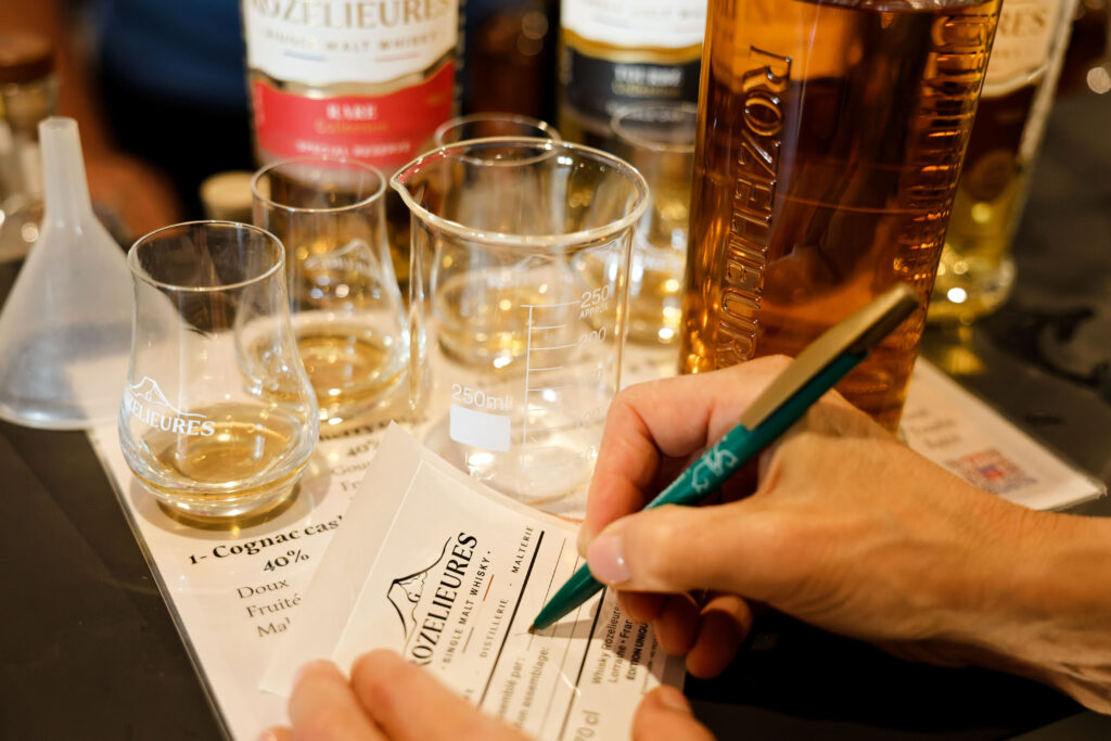 À Rozelieures, un whisky se distille aussi dans les sols volcaniques de Lorraine 43 atelier assemblage Vincent Damarin 21