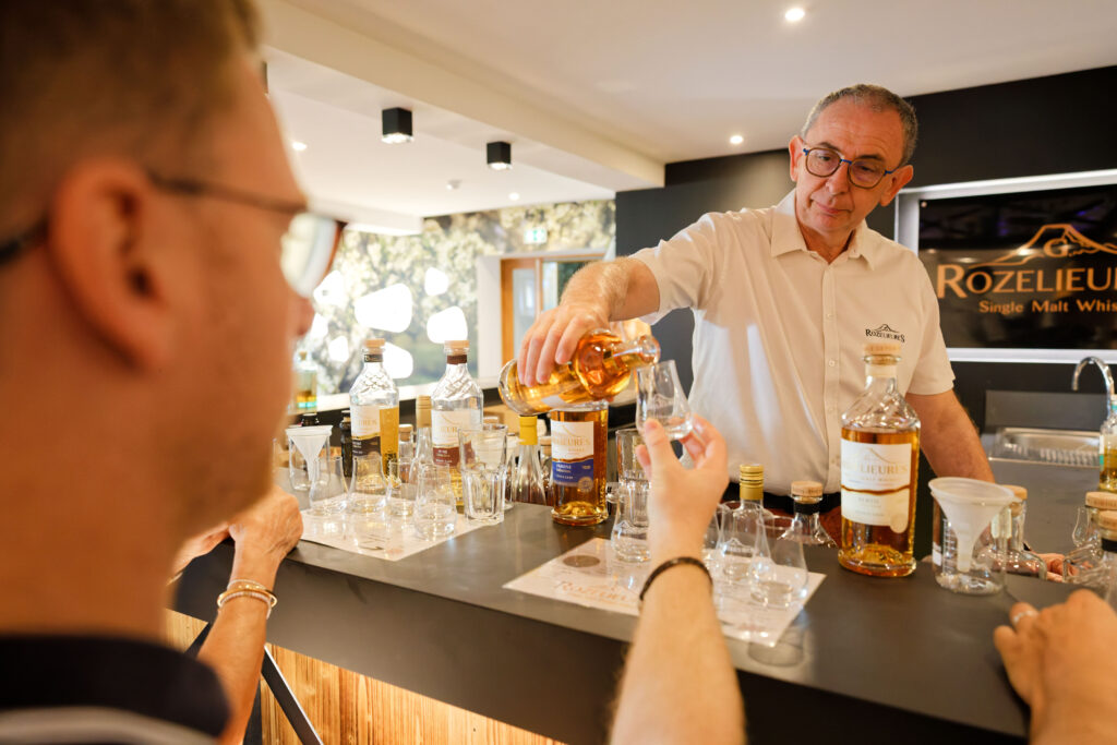 À Rozelieures, un whisky se distille aussi dans les sols volcaniques de Lorraine 42 atelier assemblage Vincent Damarin 5
