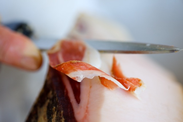 Ducasse-Baccarat accueille la maison Duler pour un dîner unique le 19 novembre 27 decoupe jambon Duler