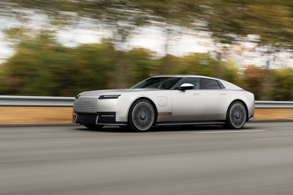 Jaguar Type 01: an electric grand tourer still to be measured 31 designfront34