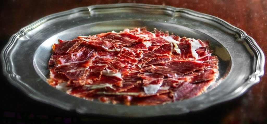 Ducasse-Baccarat accueille la maison Duler pour un dîner unique le 19 novembre 31 jambon duler fines tranches