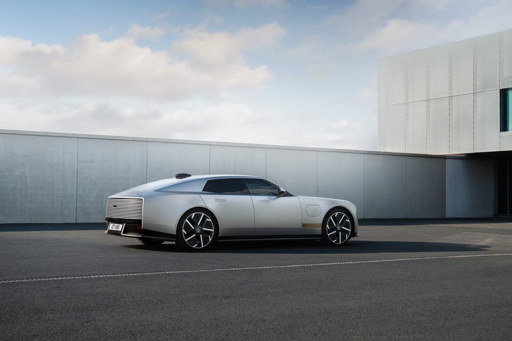 Jaguar Type 01: an electric grand tourer still to be measured 29 rear3qt