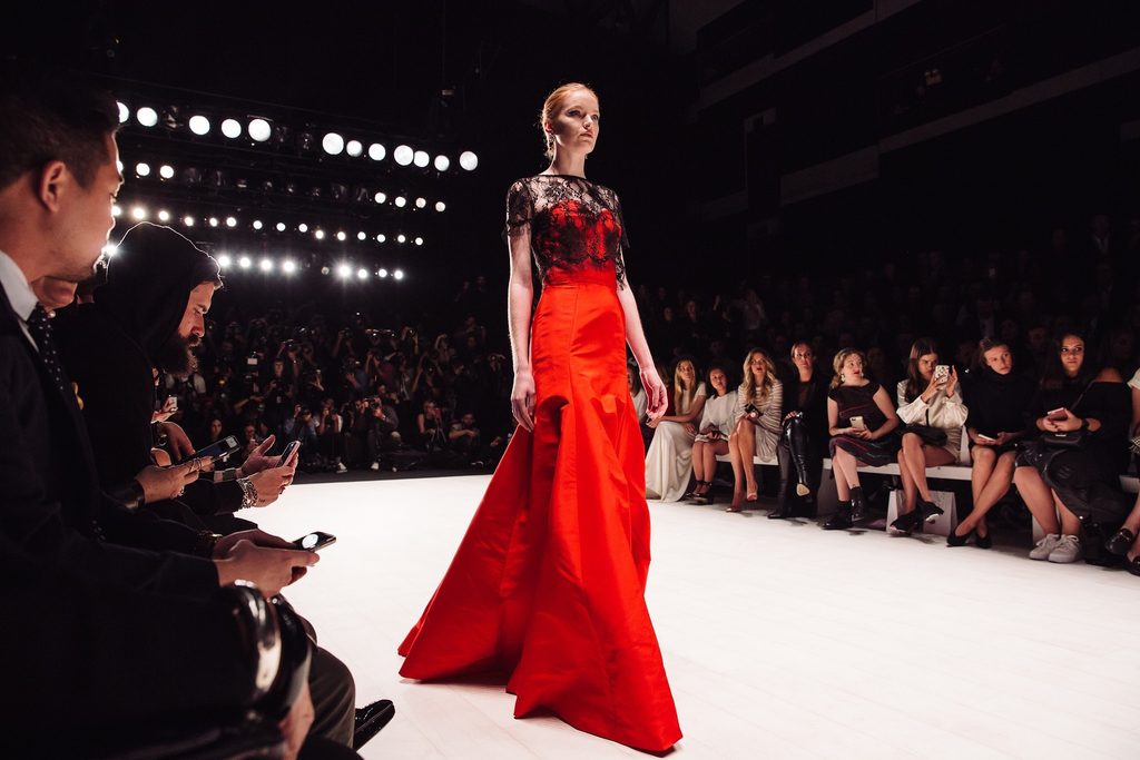 Fashion Week de Paris sur Instagram : 0,06 % d’engagement pour les maisons de luxe 25 stocksnap people 2560216 1920